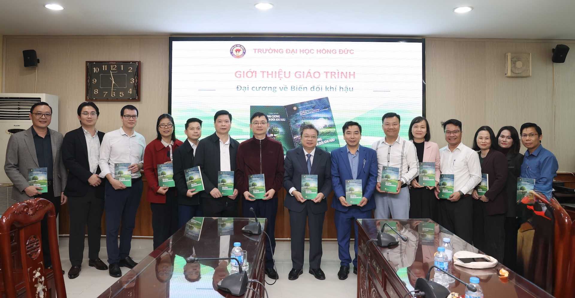 Trường Đại học Hồng Đức ra mắt giáo trình “Đại cương về Biến đổi khí hậu”